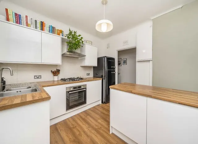 Photo 3 — Bromyard Avenue, Acton, W3