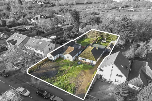 Tentelow Lane, Norwood Green, photo 1
