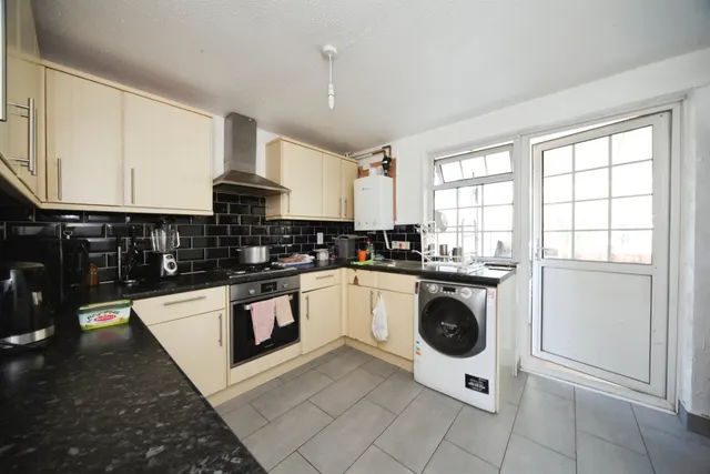Morris Close, Luton, LU3, photo 3