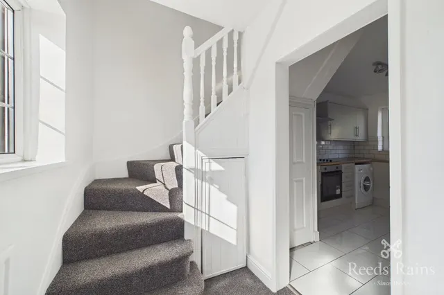 Upton, Pontefract, WF9, photo 2