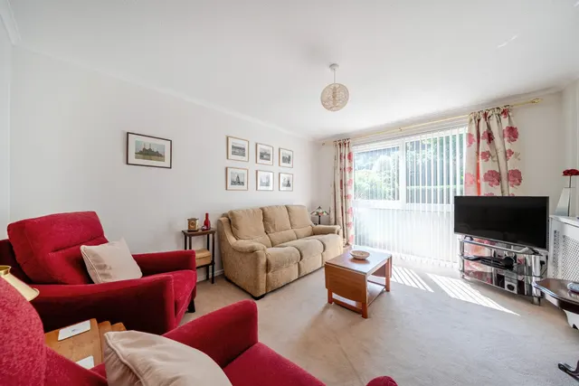 Photo 2 — Ericcson Close, Wandsworth, SW18