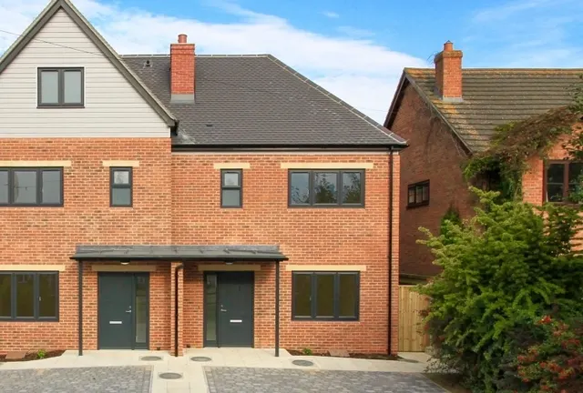 Oxford Road, Kidlington, OX5, photo 1
