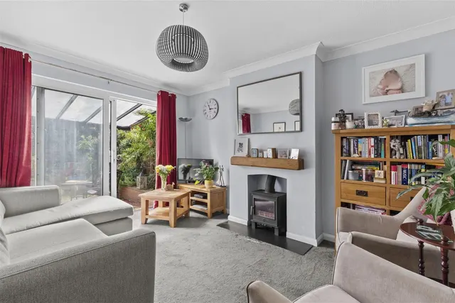 School Close, High Wycombe, HP13, photo 3