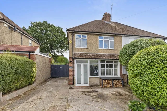 School Close, High Wycombe, HP13, photo 1
