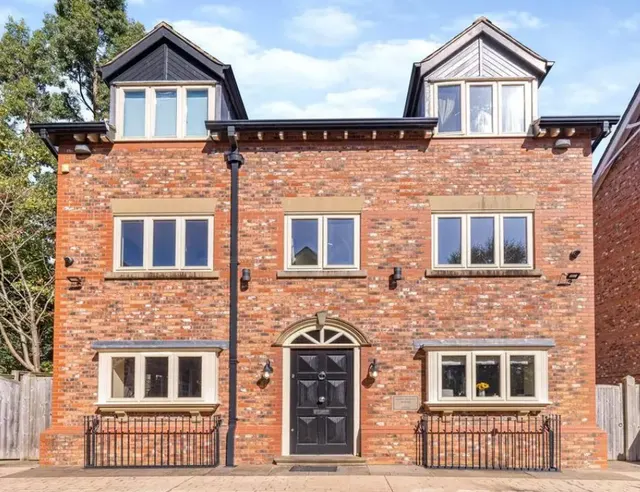 Knutsford Road, Alderley Edge, photo 1