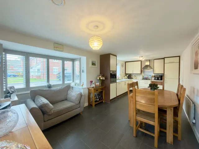 For SaleGrove Farm Drive, Adlington, photo 2