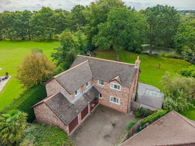 Hefferston Rise, Northwich, photo 1