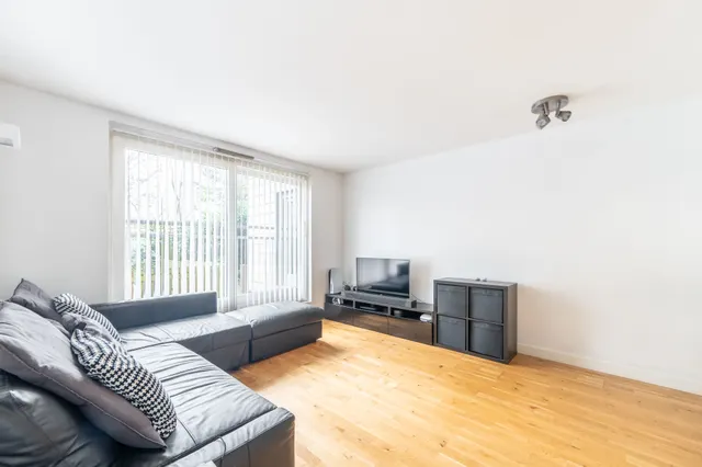 Flat 3, Bridgepoint House, Sudbury Heights Avenue, Greenford, photo 1