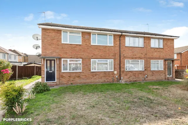 Peninsular Close, Feltham, TW14, photo 1
