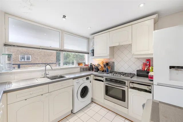 Churchill Gardens, Pimlico, SW1V, photo 3