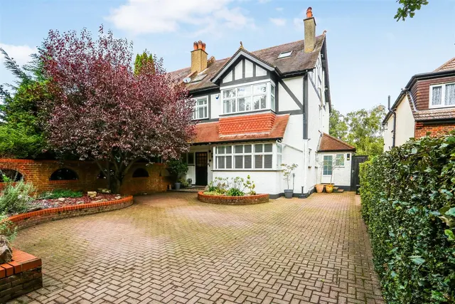 Dower Avenue, Wallington, SM6 0RG, photo 1