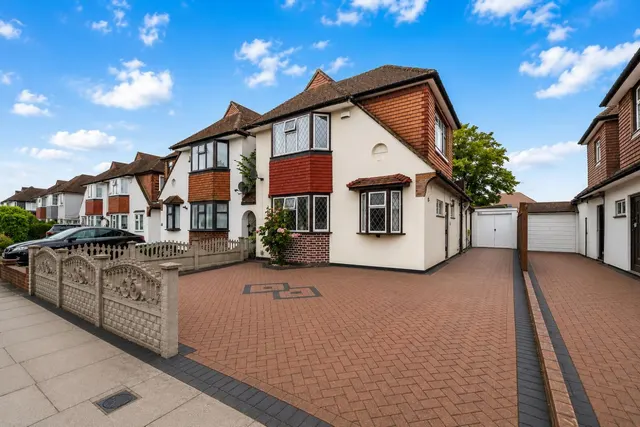 Purbeck Avenue, New Malden, photo 1