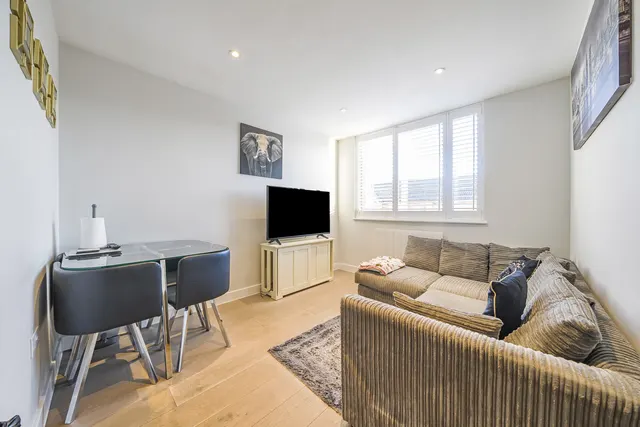 Field End Road, Ruislip, HA4, photo 1