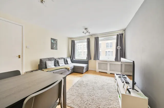 Photo 3 — Newport Court, London