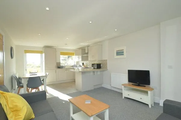 Yaverland Road, Sandown, PO36, photo 2