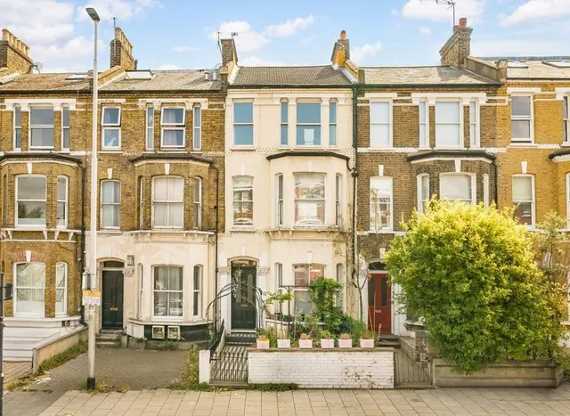 Wandsworth Road, Clapham, SW8, photo 1