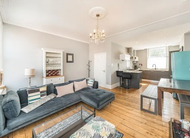Photo 3 — Wandsworth Road, Clapham, SW8