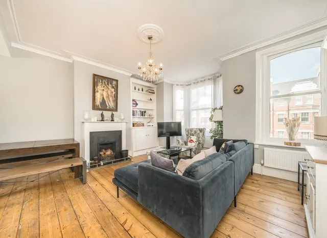 Photo 2 — Wandsworth Road, Clapham, SW8