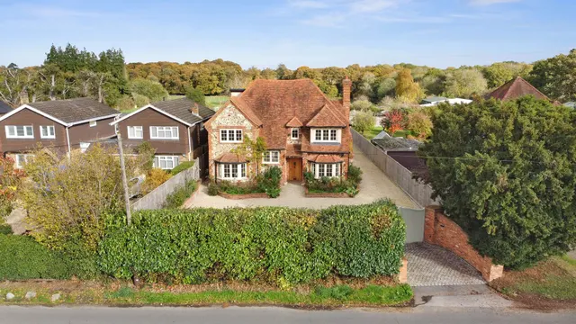 Denham Lane, Chalfont St. Peter, SL9, photo 1