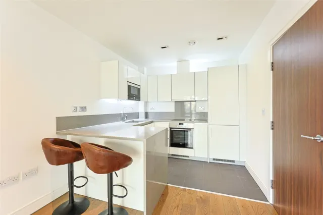 Longfield Avenue, Ealing, W5, photo 3