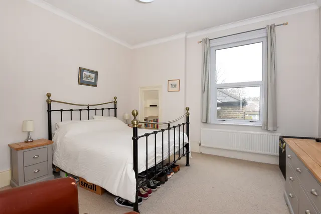 Clarendon Road, South Woodford, E18, photo 3