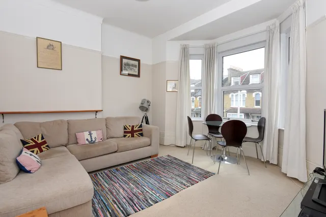 1 bedroom flat, Clarendon Road, South Woodford, E18