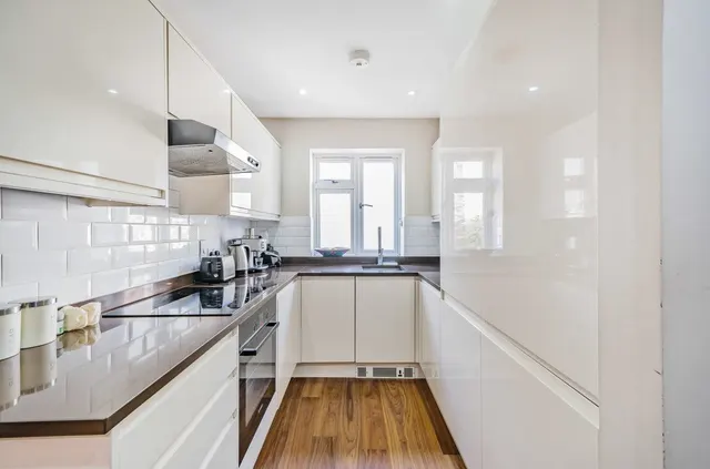 Photo 2 — Oakley Place, London, SE1