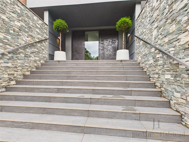 Macclesfield Road, Prestbury, SK10, photo 2