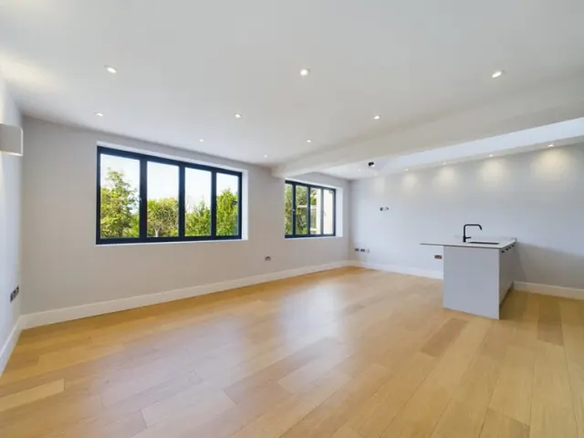 Brondesbury Park, Brondesbury Park, NW6 7AT, photo 1