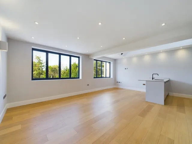 Brondesbury Park, Brondesbury Park, NW6 7AT, photo 1