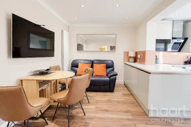 Collingwood Road, CO3, photo 3