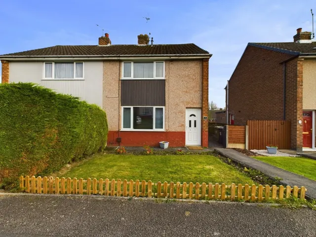 Rye Crescent, Clay Cross, photo 1