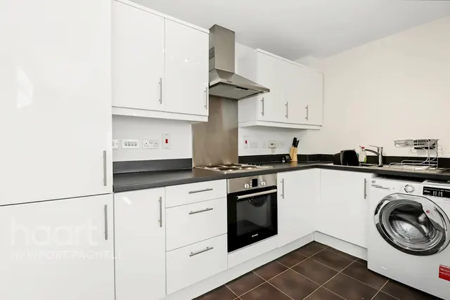 Addenbrookes Road, Newport Pagnell, MK16, photo 2