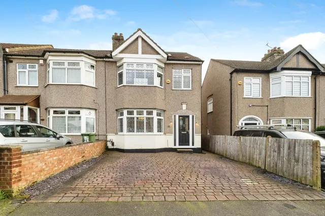 Photo 2 — Mendip Road, Hornchurch