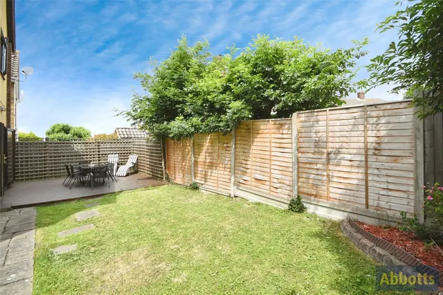 Photo 3 — Elm Drive, Rayleigh, Essex, SS6