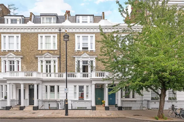 Photo 2 — Sutherland Street, Pimlico, London, SW1V