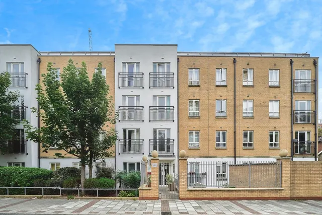 Windmill Lane, London, E15, photo 1