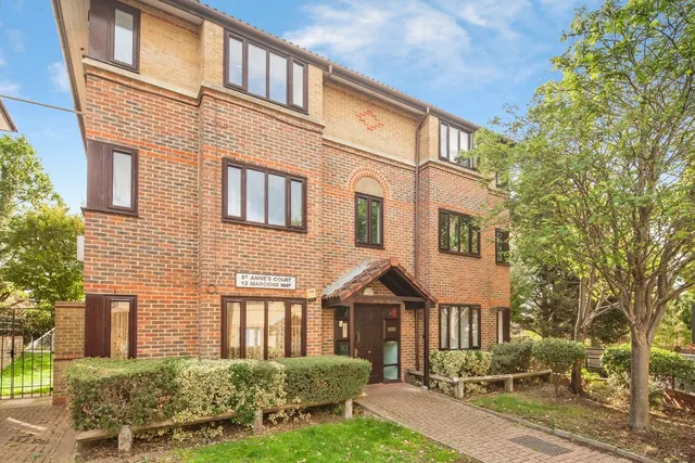Maroons Way, London, SE6, photo 1