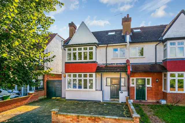 Selwyn Road, New Malden, photo 1