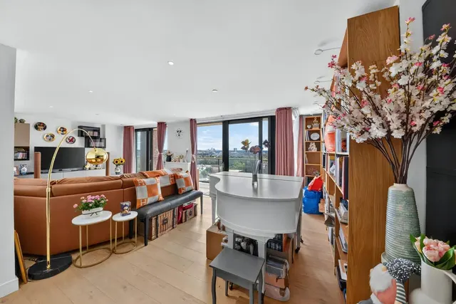 East Ferry Road, London, E14, photo 1