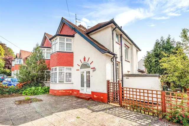 Stockingstone Road, Luton, Bedfordshire, England, LU2, photo 1