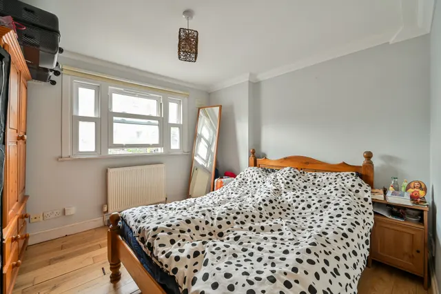 Photo 3 — Flat A, 157 Camberwell New Road, London