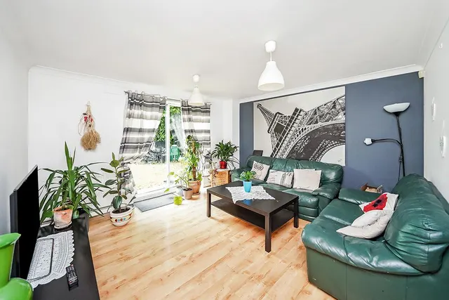 Photo 2 — Chingford Mount Road, Chingford, E4 9BS