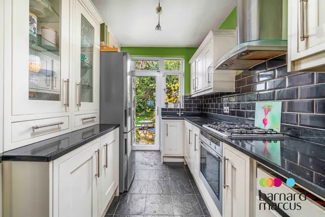 Waterfall Road, London, N11, photo 2