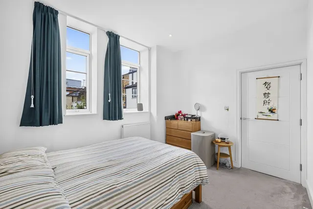 Putney Bridge Road, London, SW15, photo 3