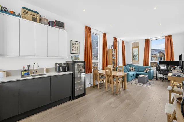 Putney Bridge Road, London, SW15, photo 1
