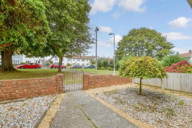 Churchill Avenue, Walmer, CT14, photo 1