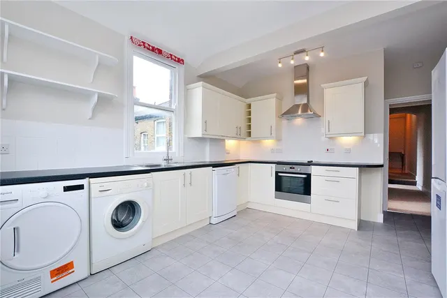 2 bedroom flat, North Worple Way, London, SW14