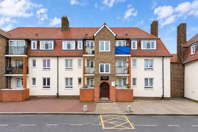Barnfield Gardens, London, SE18, photo 1