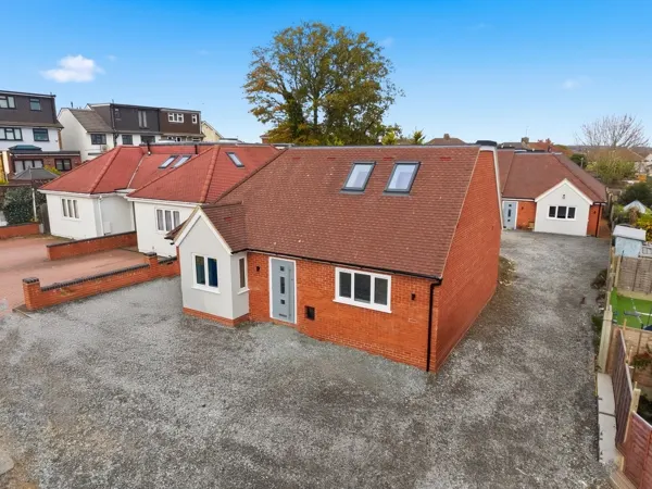 Peachtree Close, (chigwell Borders), IG6 2SW, photo 1
